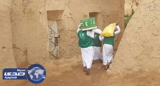 بالصور.. سلالاً غذائية للمتضررين من السيول محافظة الجوف اليمنية