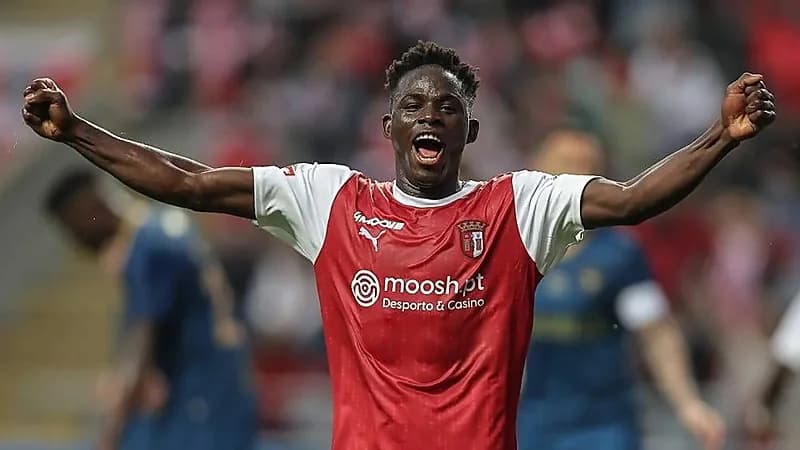 الاتحاد يتعاقد رسميا مع روجر فيرنانديز.. فيديو