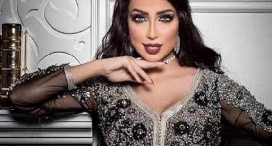 دنيا بطمة تثير الجدل بسيلفي " الحمام "