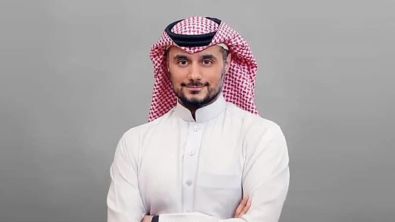 الأمير خالد بن الوليد يوضح سبب عمله بوظيفتين حتى العاشرة ليلًا
