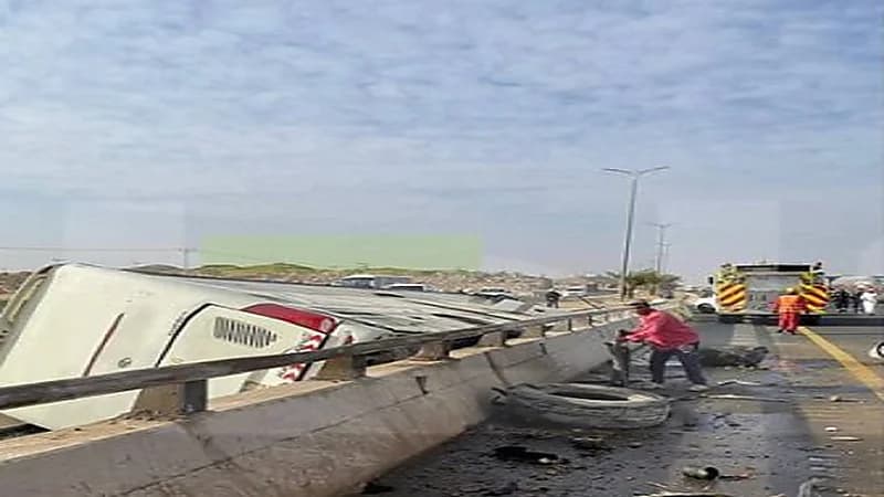 وفاة سائق وإصابة طالبات في انقلاب حافلة ببيشة