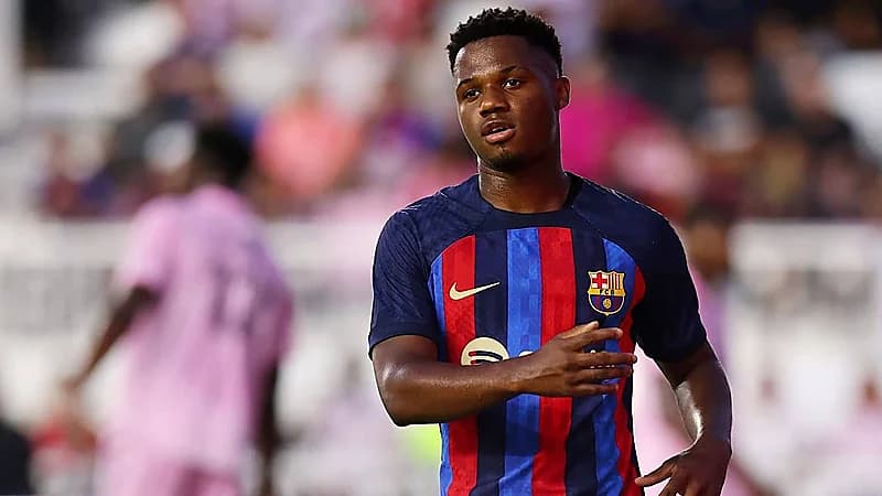 فاتي يرفض الرحيل عن برشلونة