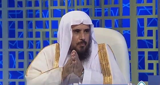 الخثلان: استئجار الطالب غيره لكتابة البحوث " حرام "