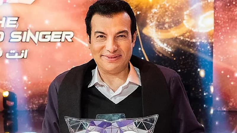 إيهاب توفيق يفاجئ جمهوره في "انت مين" ويفوز بلقب الموسم الأول
