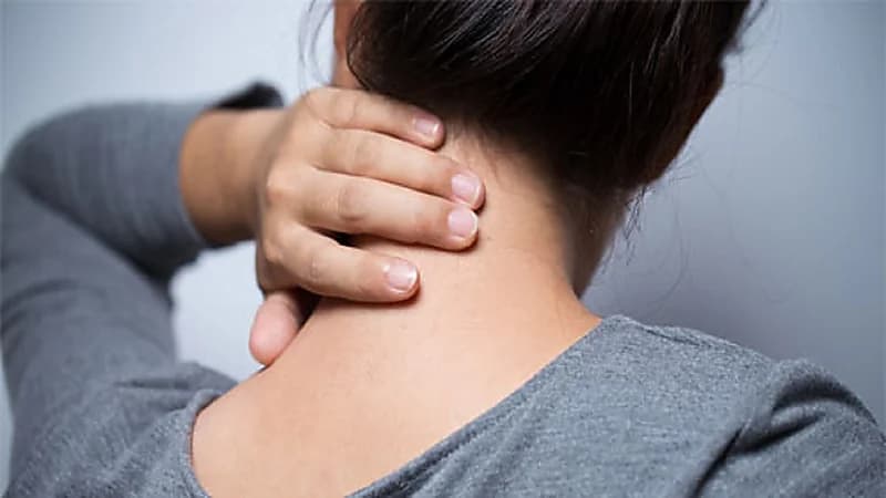 أبرز أسباب الشعور بآلام في الرقبة